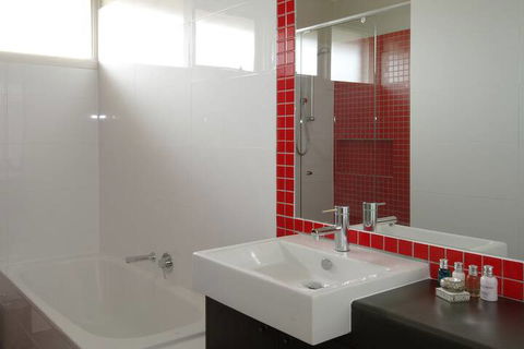BOUTIQUE STAYS - Sandyside 1 - Sunshine Coast Tourism 7