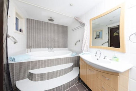 La Casa - Holiday Sunshine Coast 0