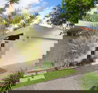 Toby's Beach House - Sunshine Coast Tourism