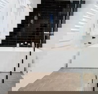 Bespoke On Main - Sunshine Coast Tourism