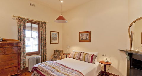 Adelaide Heritage Cottages & Apartments - Holiday Sunshine Coast 6