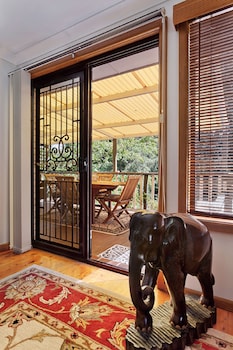 Leura Bungalow - Holiday Sunshine Coast 0