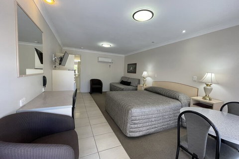Crows Nest Motel - Holiday Sunshine Coast 6