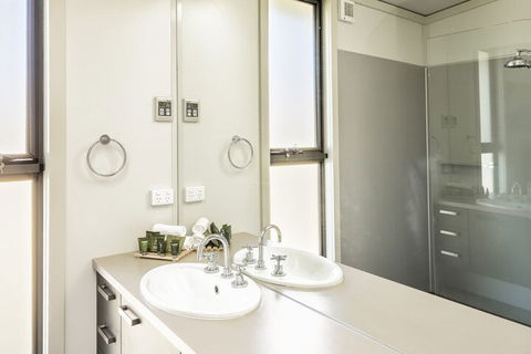 Ecocrackenback 14 Sustainable Luxurious Chalet Close To The Slopes. - Sunshine Coast Tourism 6