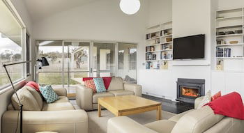 Manna Tree Farm -modern Home With Majestic Views In Stunning Countryside - Holiday Sunshine Coast 1