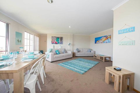 Astro Place - Holiday Sunshine Coast 3