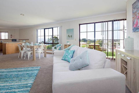 Astro Place - Holiday Sunshine Coast 6