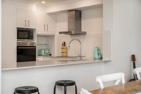 A PERFECT STAY - Ocean Walk - Sunshine Coast Tourism 6