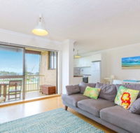 Beachside Bliss 12 Kingsway - Holiday Sunshine Coast