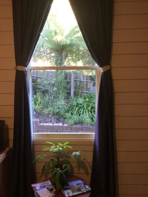 Pump Jack B & B - Holiday Sunshine Coast 3