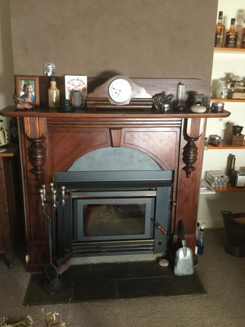 Pump Jack B & B - Holiday Sunshine Coast 4