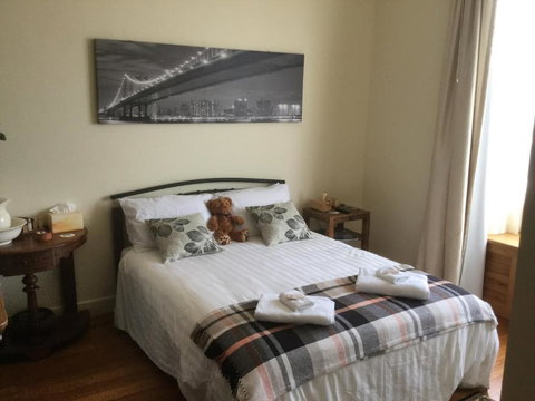 Pump Jack B & B - Holiday Sunshine Coast 2