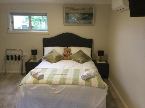 Pump Jack B & B - Holiday Sunshine Coast 7