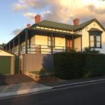 Pump Jack B & B - Holiday Sunshine Coast 1