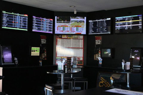 Tandara Hotel Motel - Holiday Sunshine Coast 6