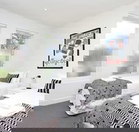 Brighton Beach Bayside Beauty - Holiday Sunshine Coast