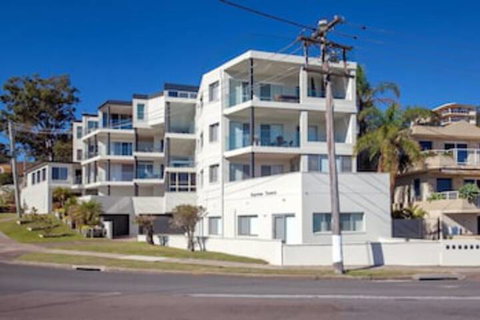 Bayview Towers, Unit 1/15 Victoria Parade - Holiday Sunshine Coast 0