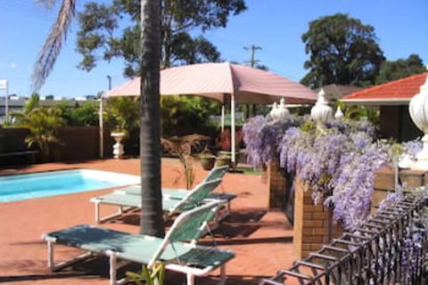 Bomaderry Motor Inn - Holiday Sunshine Coast 1