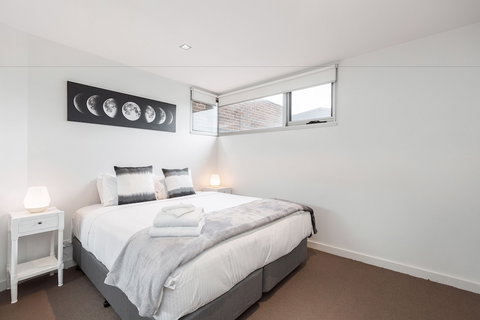 Melbourne Holiday Apartments Williamstown - Sunshine Coast Tourism 6