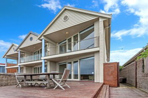 RUBYS BEACHFRONT - Holiday Sunshine Coast 0