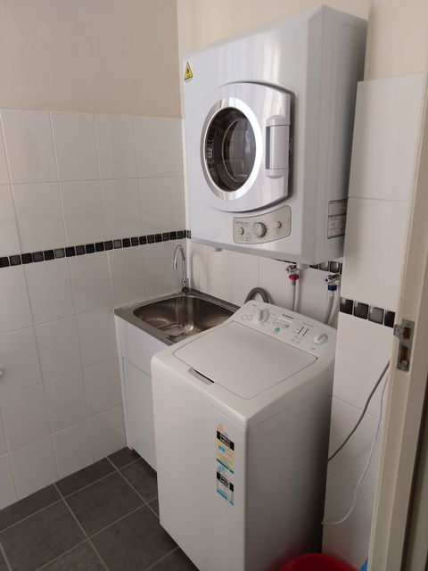 Ned's Studio Apartment - Holiday Sunshine Coast 6