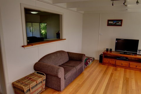 Henny's Of Merimbula - Holiday Sunshine Coast 4