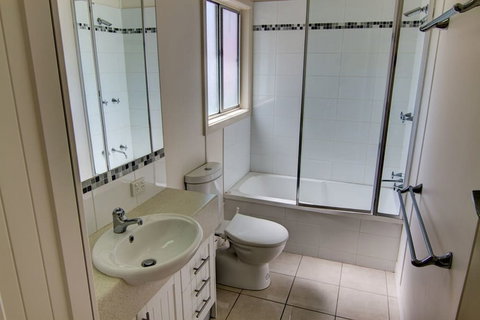 Henny's Of Merimbula - Holiday Sunshine Coast 5