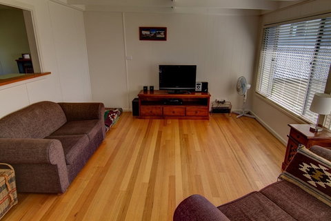 Henny's Of Merimbula - Holiday Sunshine Coast 0