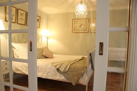 Azalea Cedar-Rose Villa - Holiday Sunshine Coast 4