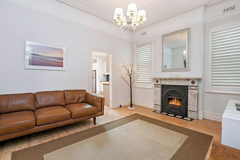 Stylish Manly Beach House Moments From Beach - Sunshine Coast Tourism 1