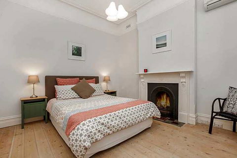 Stylish Manly Beach House Moments From Beach - Sunshine Coast Tourism 0