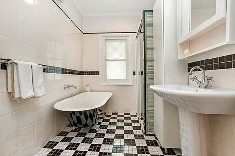 Stylish Manly Beach House Moments From Beach - Sunshine Coast Tourism 2