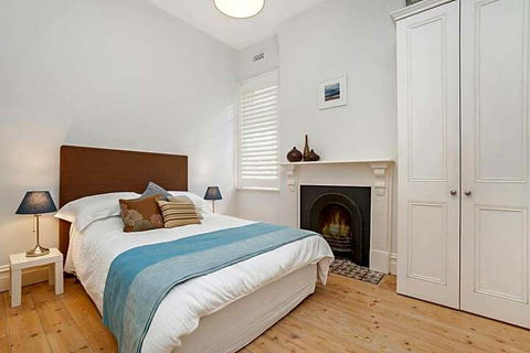 Stylish Manly Beach House Moments From Beach - Sunshine Coast Tourism 4