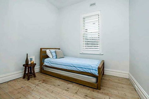 Stylish Manly Beach House Moments From Beach - Sunshine Coast Tourism 6