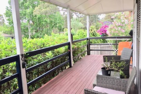 Comfy & Big Blue Cottage - Holiday Sunshine Coast 0