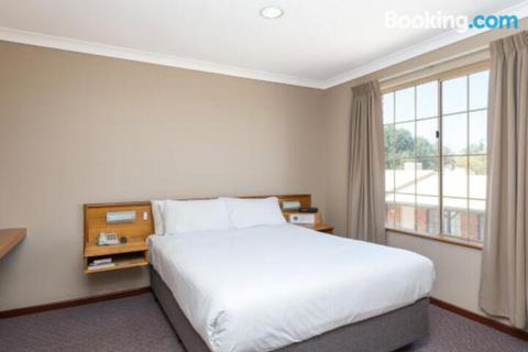 MIDAS MOTEL KALGOORLIE - Holiday Sunshine Coast 2