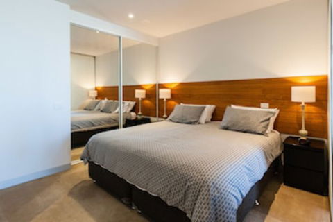 MILES, 1BDR Melbourne Apartment - Holiday Sunshine Coast 0