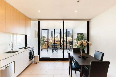 MILES, 1BDR Melbourne Apartment - Holiday Sunshine Coast 2