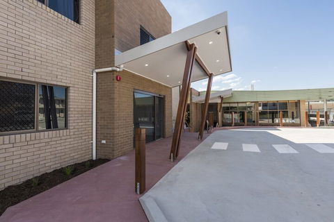 Club Maclean Motel - Holiday Sunshine Coast 2