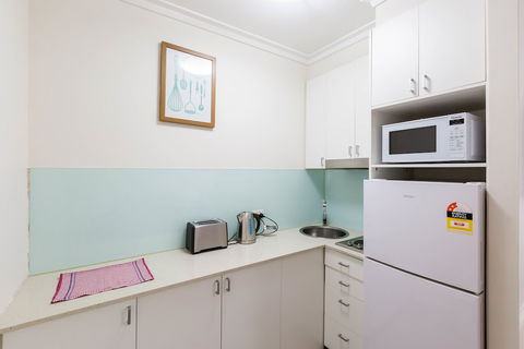 GENIE, 1BDR East Melbourne Studio - Holiday Sunshine Coast 2