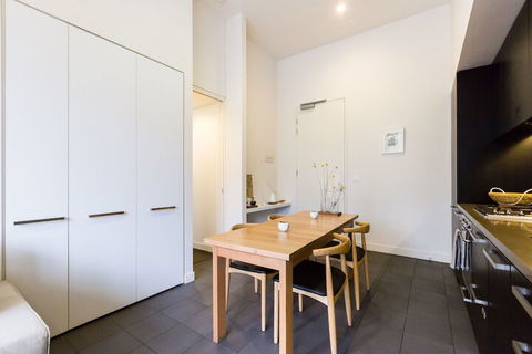 GEORGE, 1BDR North Melbourne Apartment - Sunshine Coast Tourism 2