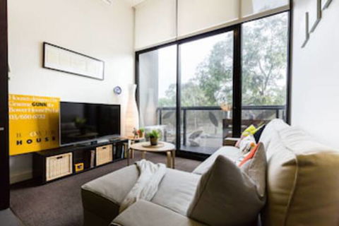 GEORGE, 1BDR North Melbourne Apartment - Sunshine Coast Tourism 0