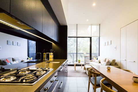 GEORGE, 1BDR North Melbourne Apartment - Sunshine Coast Tourism 4