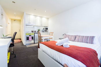 EMILY, Carlton Studio Apartment - Holiday Sunshine Coast 1