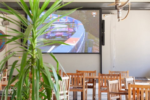 Bateau Bay Hotel - Holiday Sunshine Coast 5