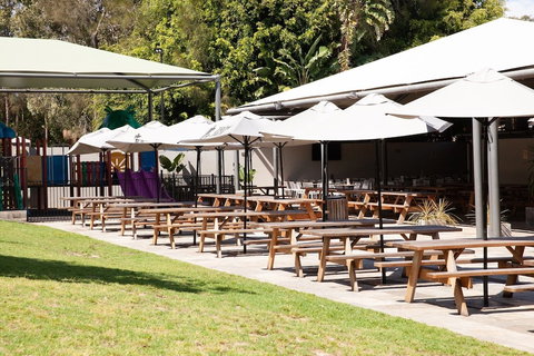 Bateau Bay Hotel - Holiday Sunshine Coast 2