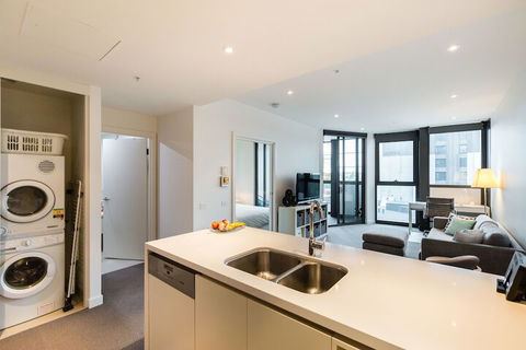 MILA, 1BDR Cremorne Apartment - Holiday Sunshine Coast 3
