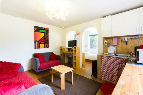 REID, Fitzroy Studio Apartment - Holiday Sunshine Coast 2
