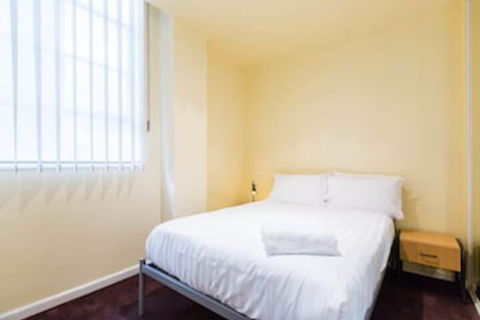 ELIZA, 2BDR Melbourne Apartment - Holiday Sunshine Coast 0