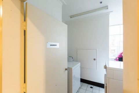 ELIZA, 2BDR Melbourne Apartment - Holiday Sunshine Coast 1